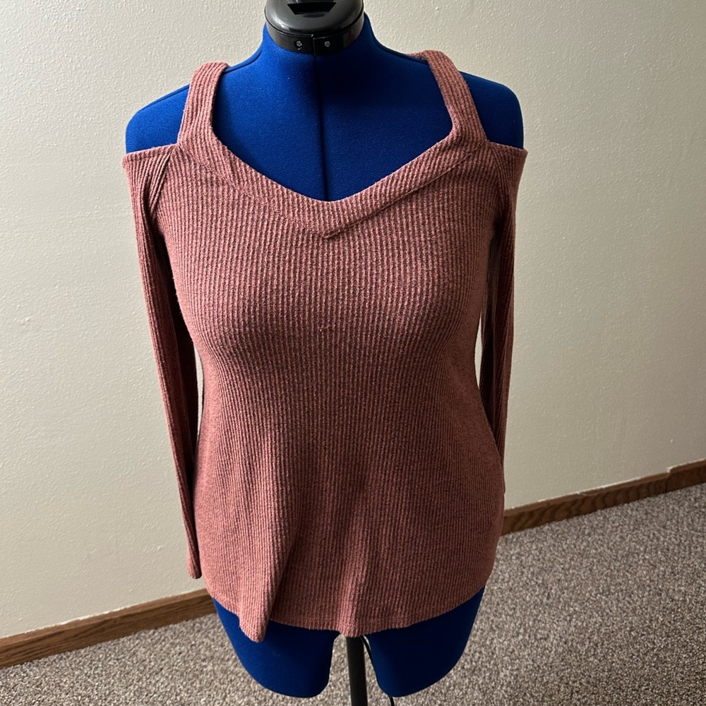 ✨Free Gift w/Purchase✨ Burnt Orange off the shoulder Maurice’s top